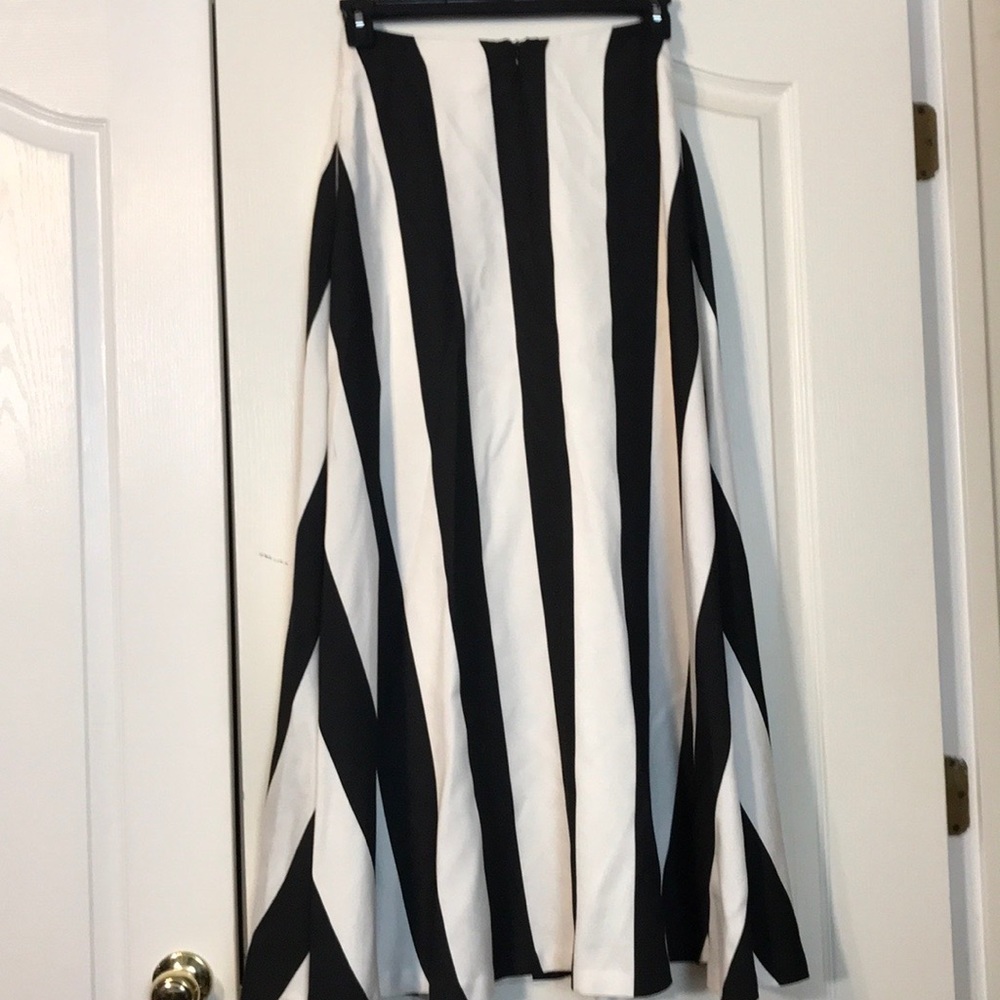 Badgley Mischka Belle black and white formal maxi